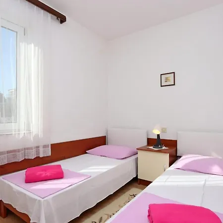 12592c Apartment *